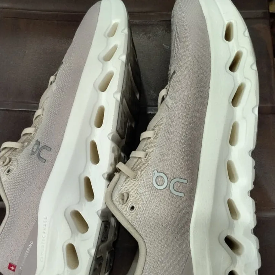 The same on cloud running shoes after Wash4You cleaning