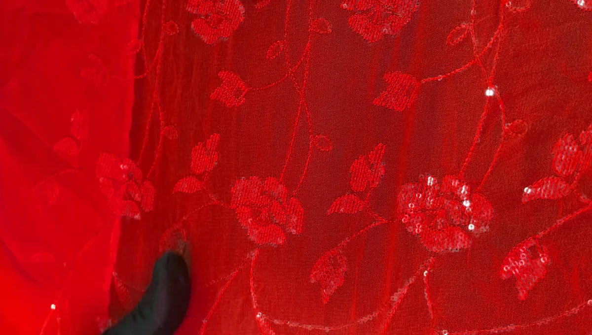 The same embroidered red fabric after Wash4You cleaning