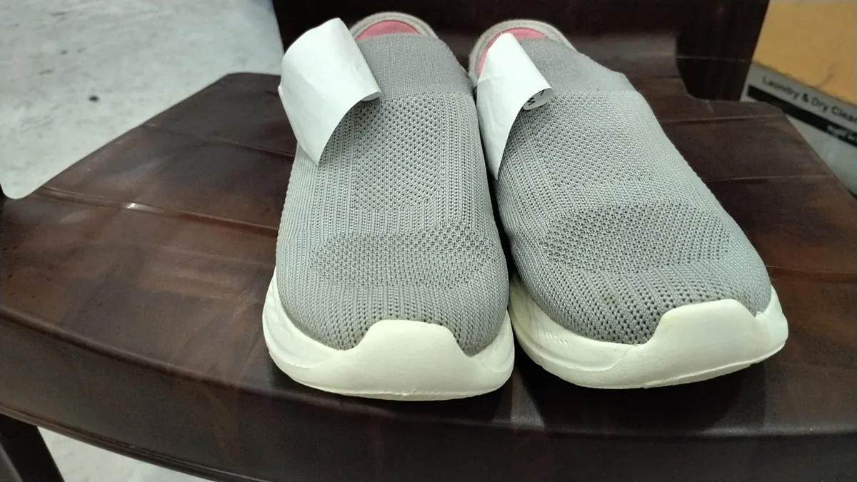 The same knit slip-on shoes after Wash4You cleaning
